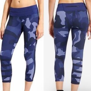 ATHLETA Sonar Capri wicking with compression fabric Blue/BlackCamo Legging Sz XS